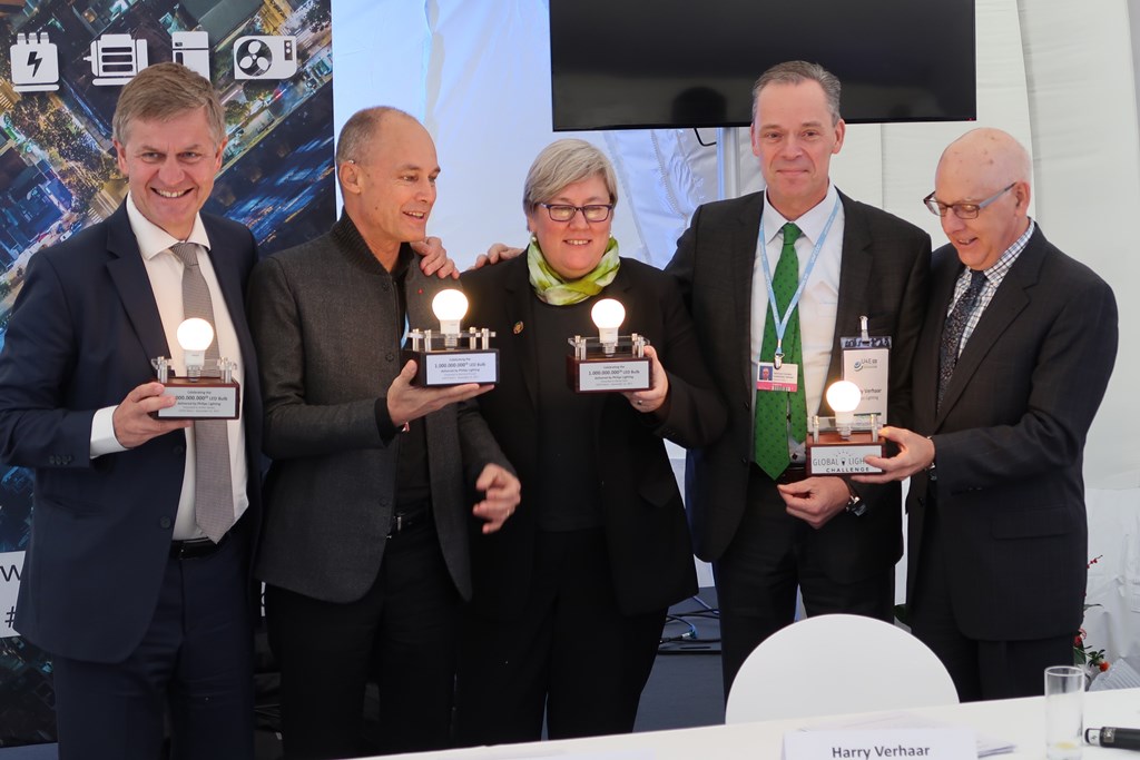dostarczył miliard lamp i opraw ledowych w ramach udziału w